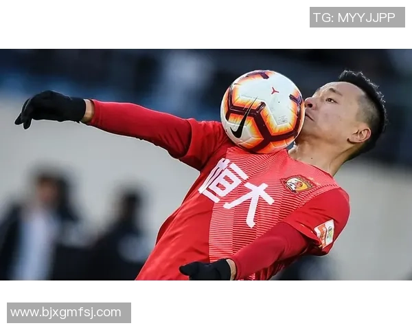 如何从足球博主到球星之路揭秘打造个人品牌与突破自我极限